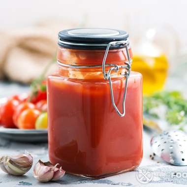 Fresh and bright pizza sauce