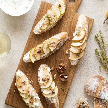 Frangipane pear toast