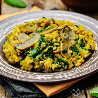 Rice Pilaf with Mushrooms and Pine Nuts