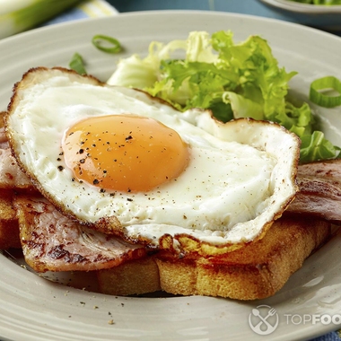 Prosciutto and egg toast