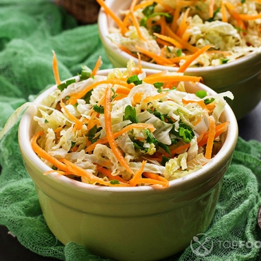 Coleslaw with cabbage and herbs