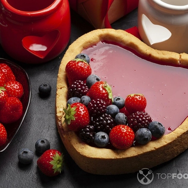 Heart-shaped cake with berries