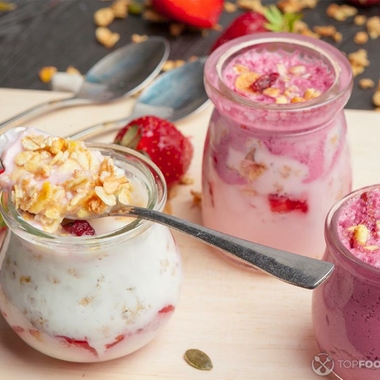 Overnight Oats with Strawberries and Rhubarb