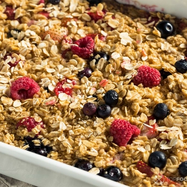 Oatmeal Casserole with Berries