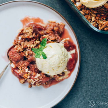 Cobbler With Persimmon Fruit