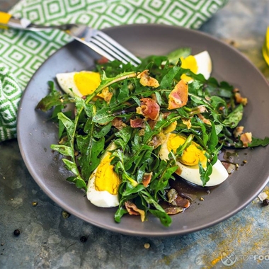 Egg salad with arugula