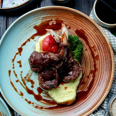 Lamb Chops with Onions in a Cauldron