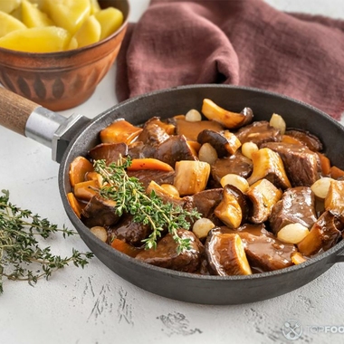 Christmas Beef with Prunes and Potatoes