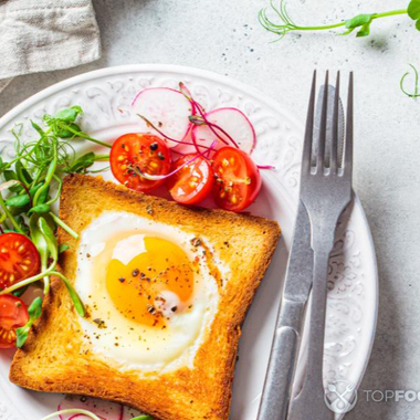 Toast with Egg, Tomato and Ham