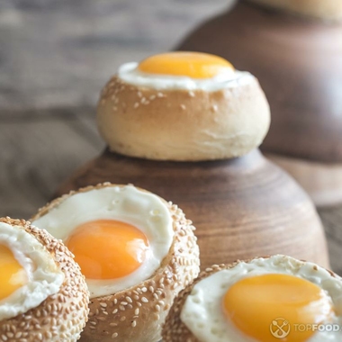 Bread with Ham and Egg