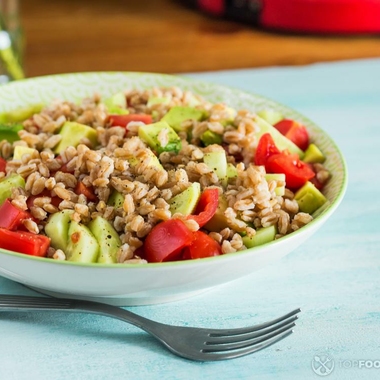 Spelt Salad with Cucumbers and Tomatoes