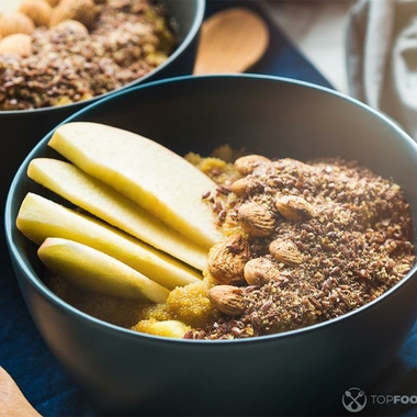 Amaranth-Almond Porridge with Steamed Apple