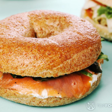 Bagels with Smoked Salmon and Ramson Pesto