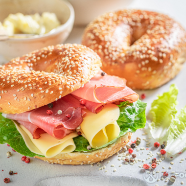 Bagel with Hummus and Ham