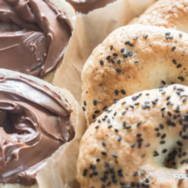 Bagel with Chocolate Cream