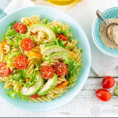 Pasta Salad with Avocado and Lettuce