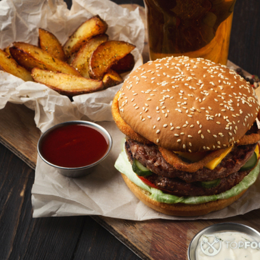 Hamburger with Fried Wedges