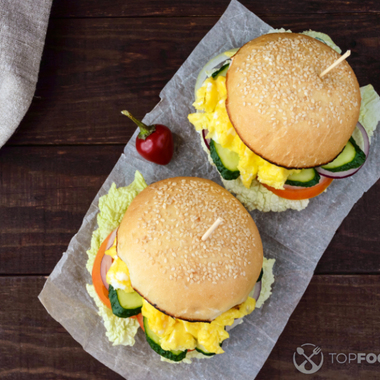 Hamburger with Omelette and Vegetables