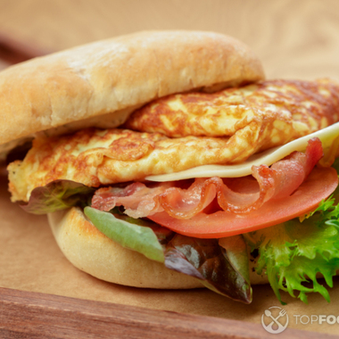 Cheeseburger with Omelette and Bacon