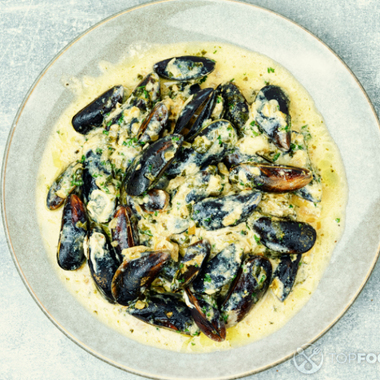 Mussels in a Creamy Garlic Sauce