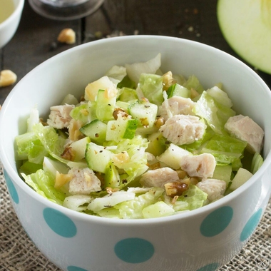 Smoked chicken salad with walnuts and pears