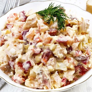 Warm chicken salad with grape