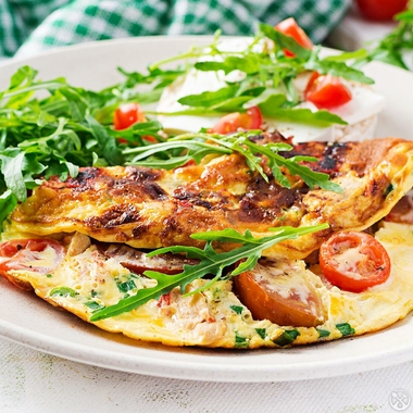 Microwave omelette with cheese and herbs