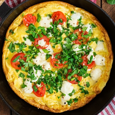 Mozarella omelette with tomatoes