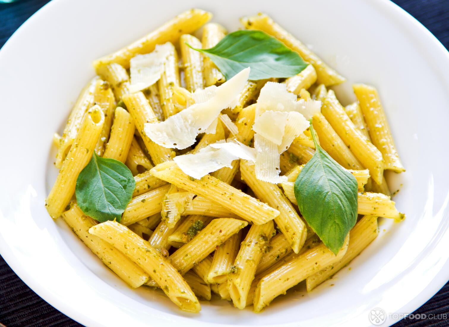Penne pasta with pesto sauce