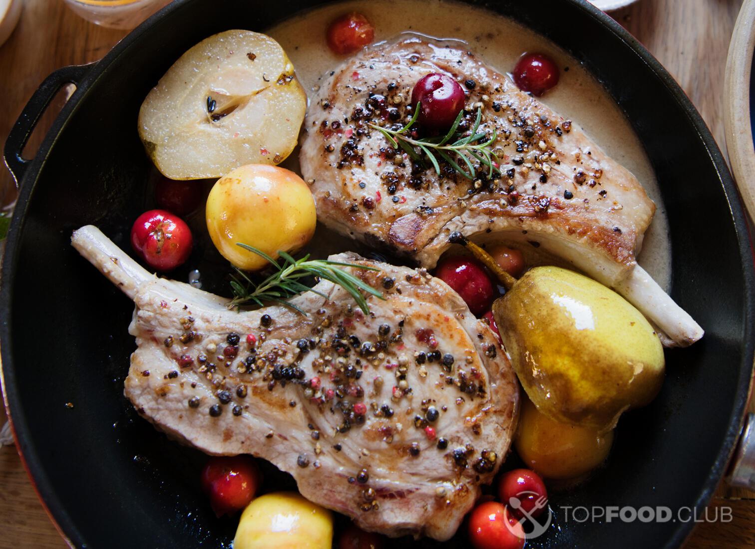 Baked pork chops with apples