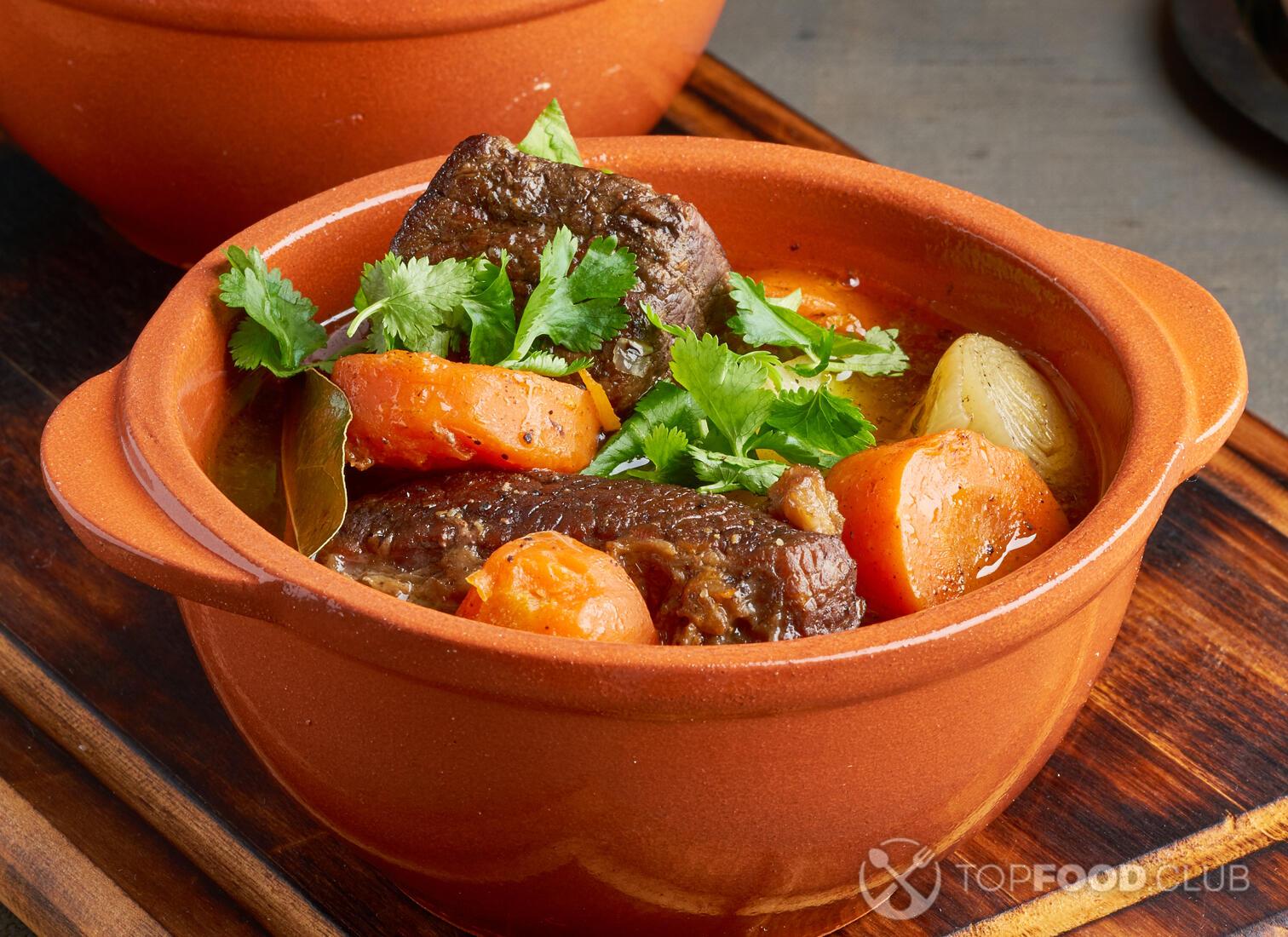 Oven pot roast with potatoes and beef