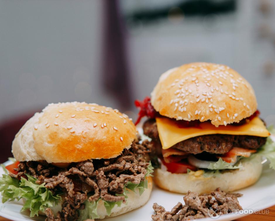 Burgers with Stewed Meat