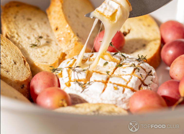 Baked Brie with Veggies and Fruits