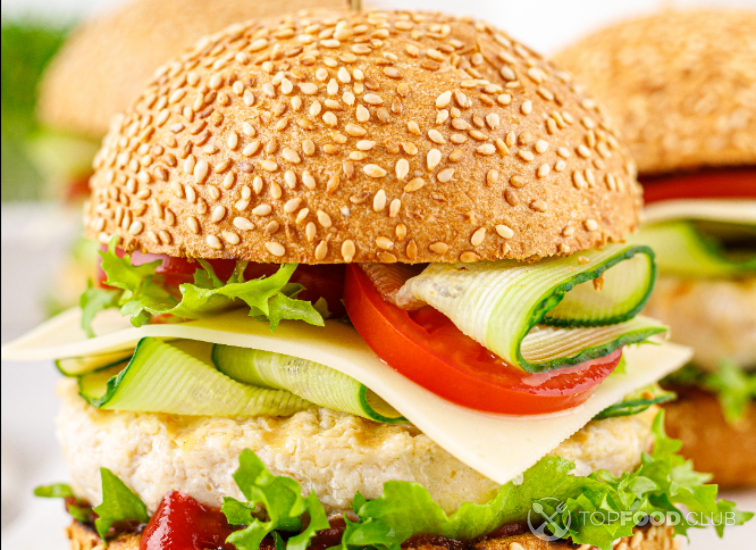 Cheeseburger with Chicken and Fresh Cucumbers