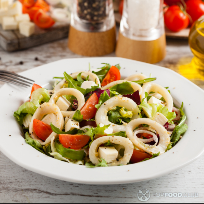 Салат из кальмаров с помидорами — рецепт с фото пошагово