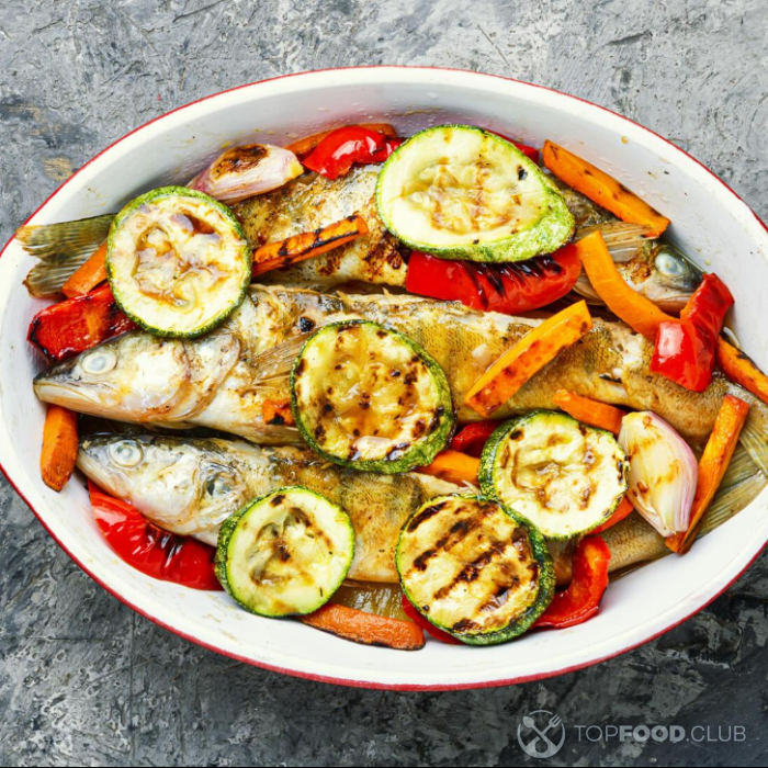 Рыба тушёная с овощами