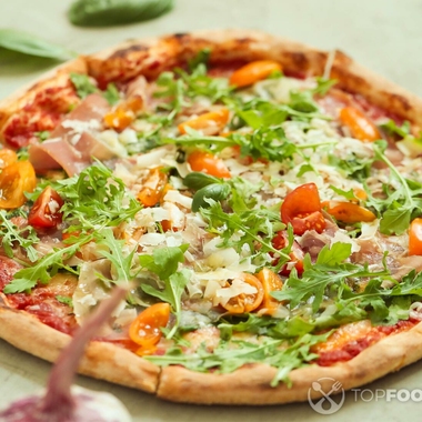 Пицца с ветчиной и помидорами - пошаговый рецепт с фото