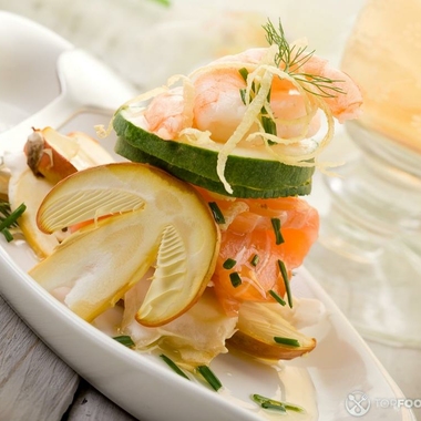 Салат с маринованными морепродуктами 
