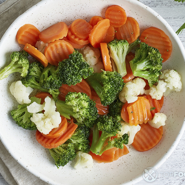 Как приготовить рецепт Салат из морковки с сыром и чесноком