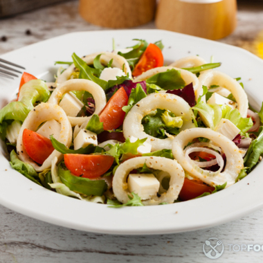 Рецепты вкусных салатов с кальмарами: 32 рецепта