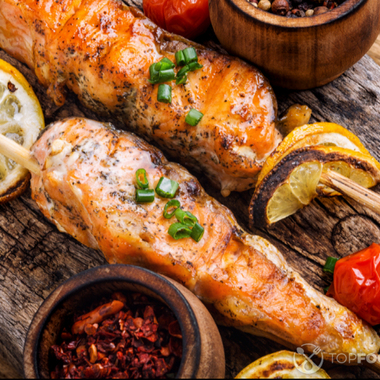 Простой и вкусный рецепт сочного мангального лосося с овощами