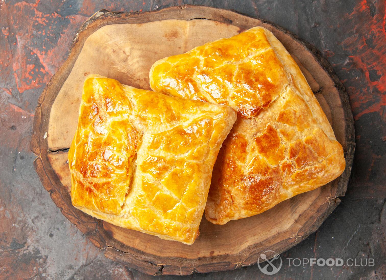 Хачапури из слоеного теста с адыгейским сыром — рецепт с фото