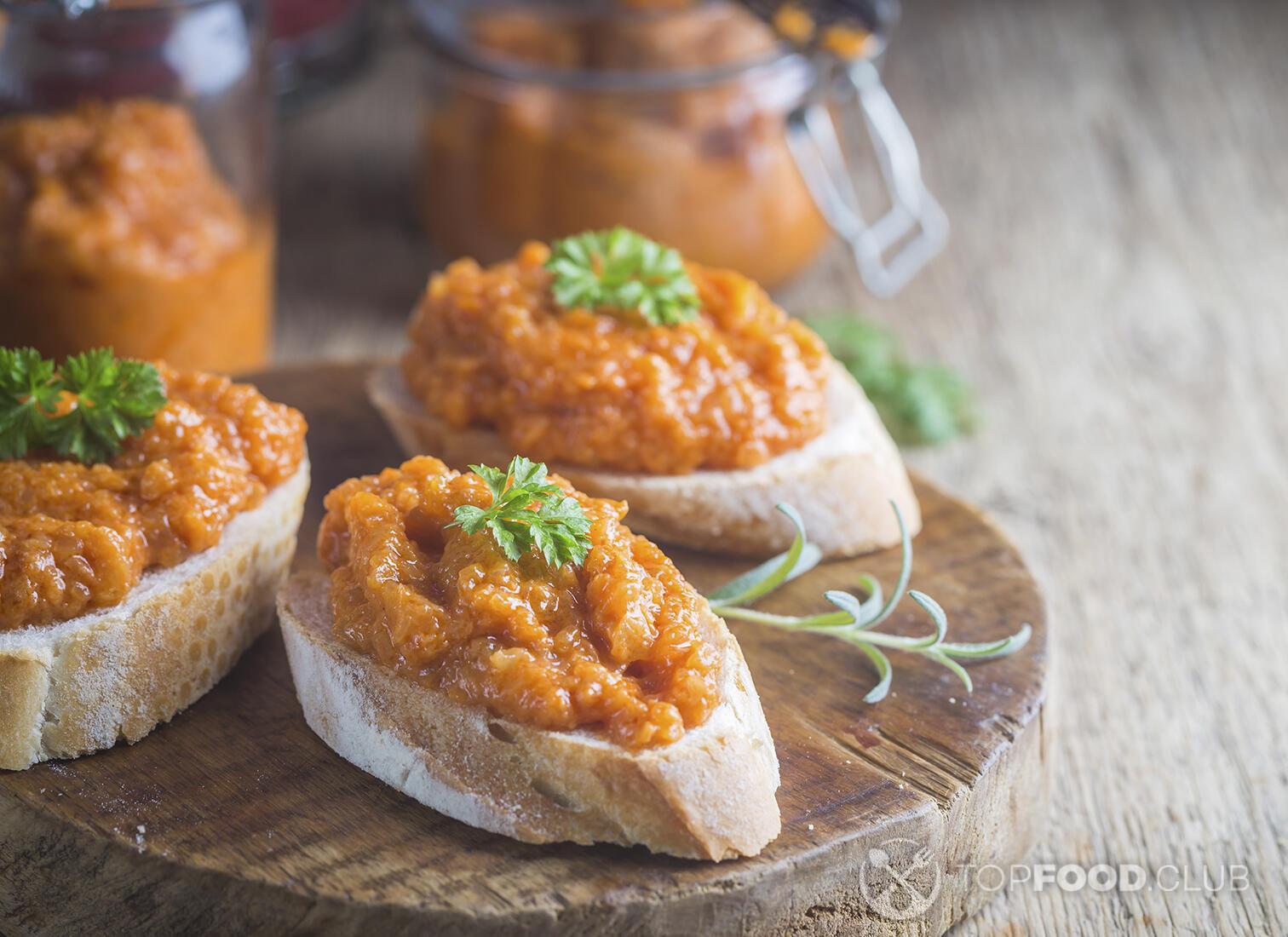 Кабачковая икра с помидорами и болгарским перцем - Лайфхакер