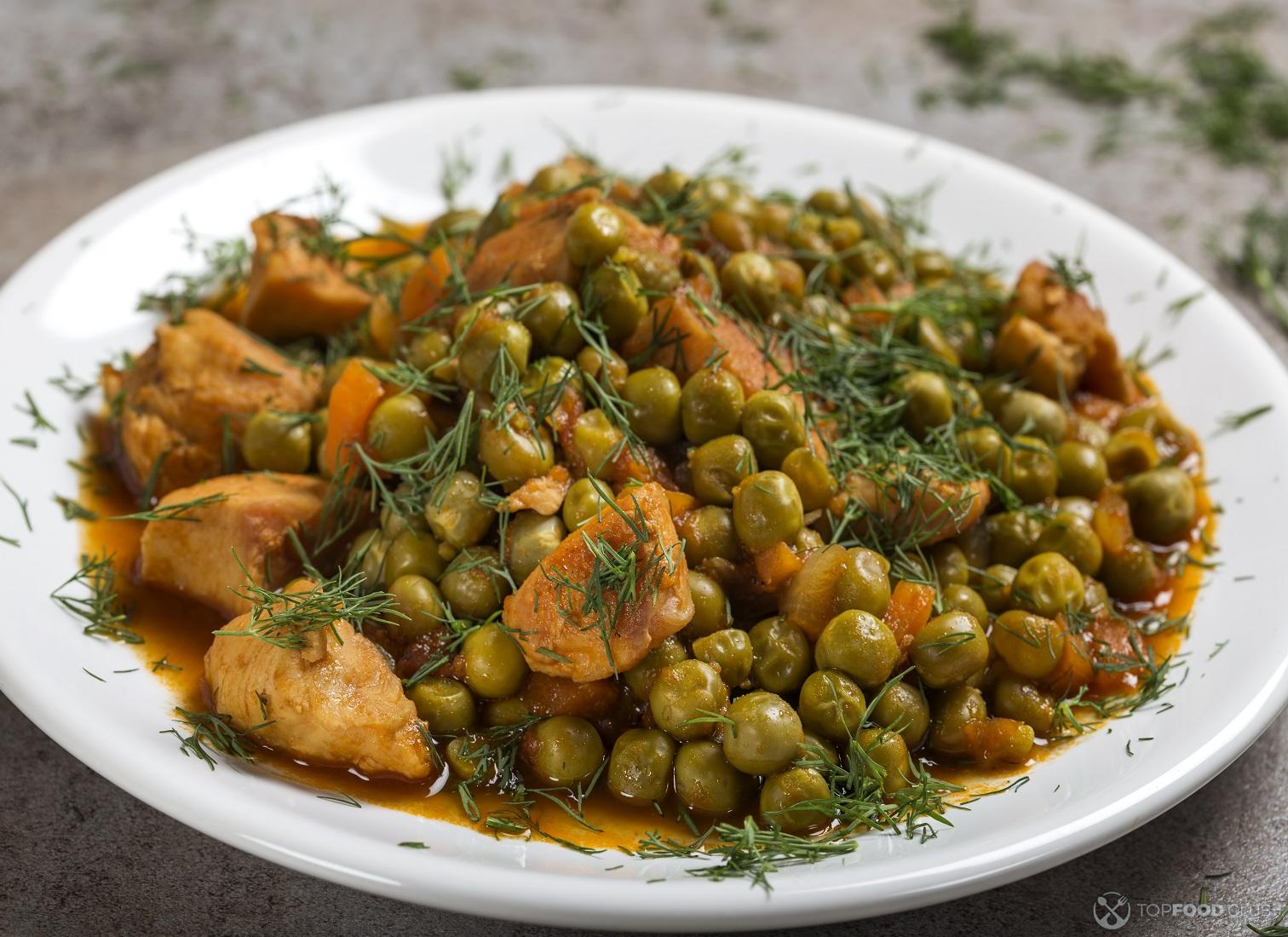 Тушёная курица с зеленым горошком по-мексикански