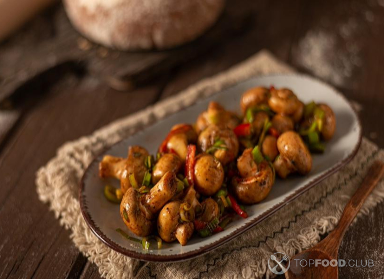 Салат с грибами и перцем