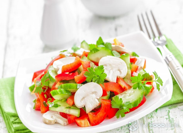 Салат с сырыми шампиньонами