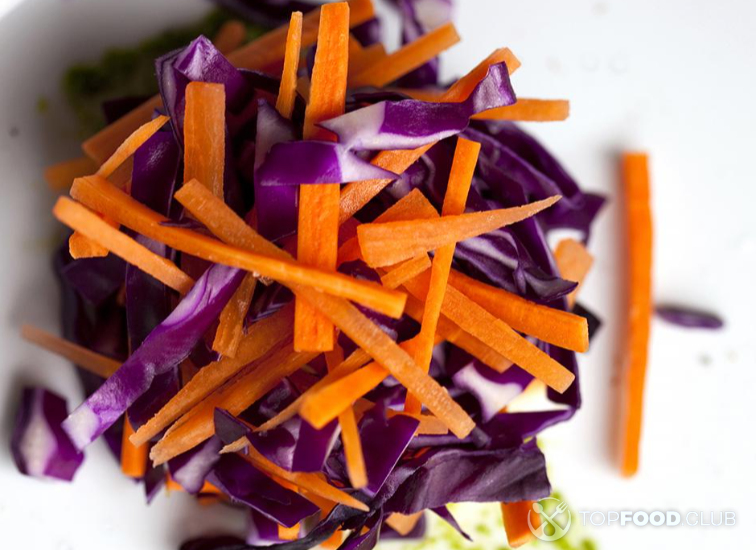Салат из моркови и красной капусты