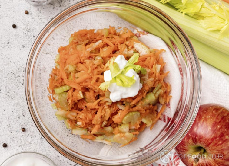 Салат из моркови, сельдерея и яблока