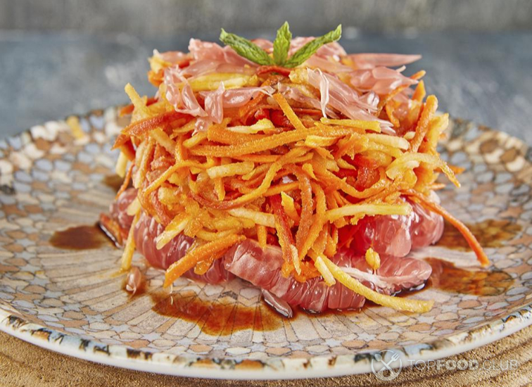 Салат из моркови, грейпфрута и яблока