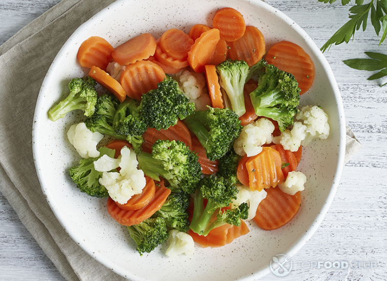 Салат из моркови, свёклы и сыра фета